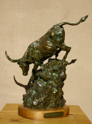 bronze sculpture by Scott Rogers of a pair of bulls fighting