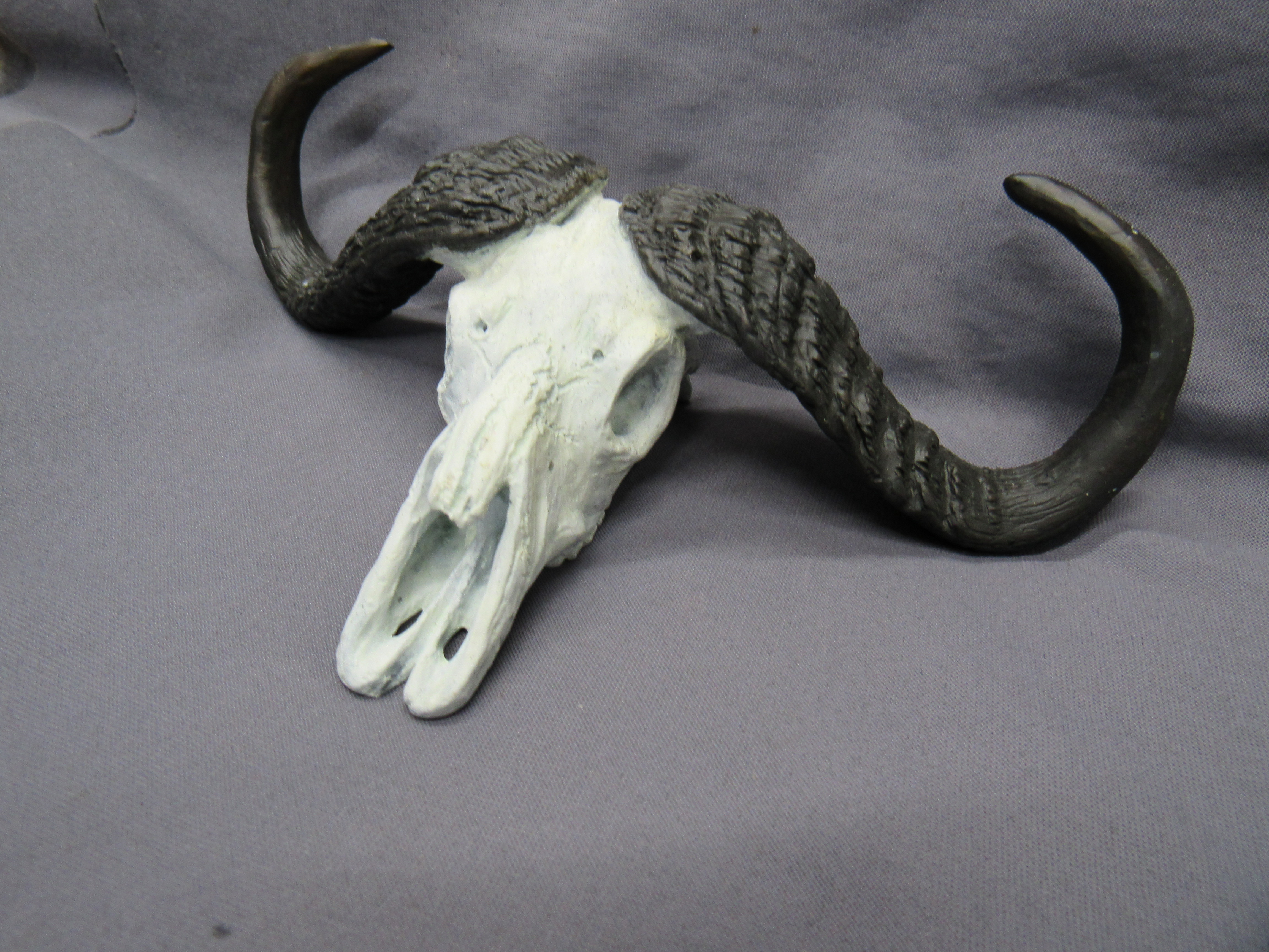 bronze sculpture by Fred Boyer of a bighorn sheep skull